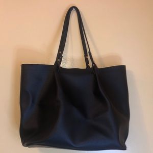L Shoulder tote